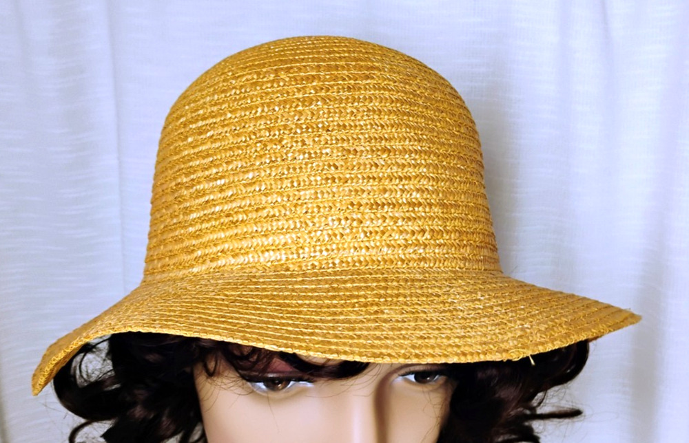 Vintage Bonwit Teller 100% Straw Cloche Hat Made in Italy 2.25" Brim Sun Beach